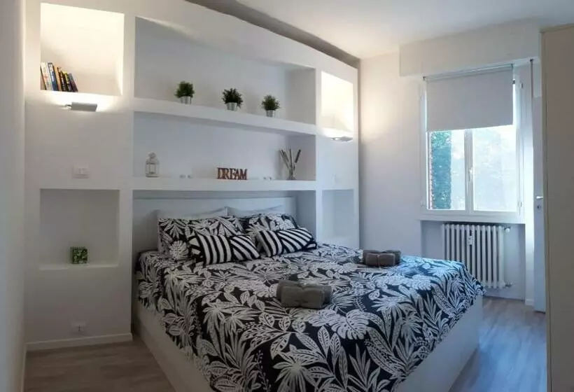 ベッドアンドブレックファースト Bed&breakfast Bbqueen Sandonato Policlinico