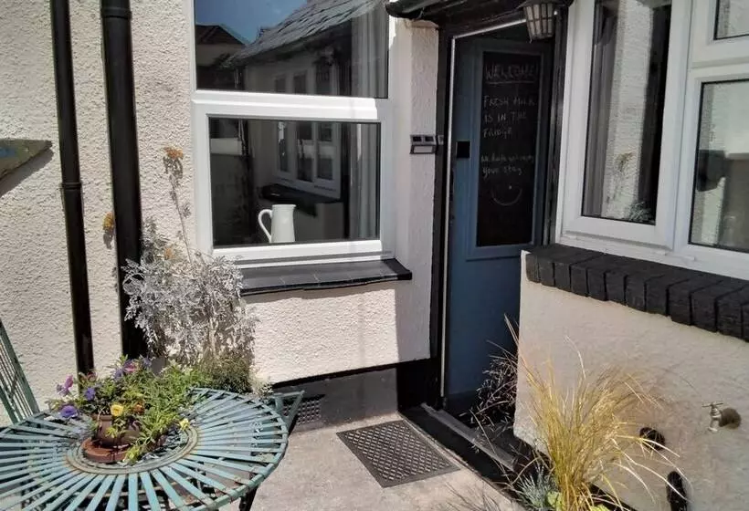 Cosy, Spacious 2 Bed Cottage In Watchet, Somerset