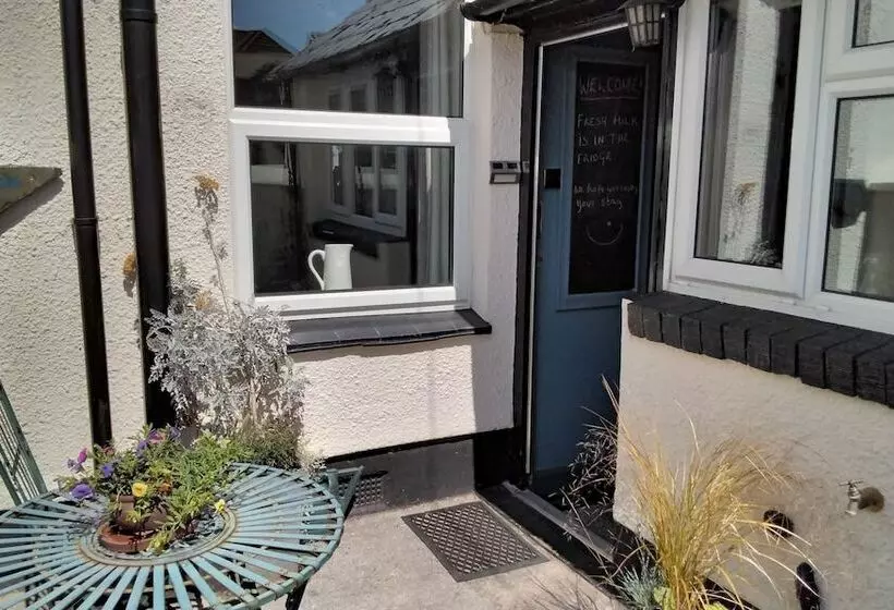Cosy, Spacious 2 Bed Cottage In Watchet, Somerset