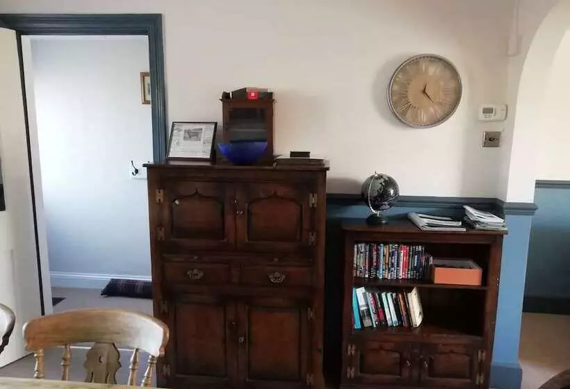 Cosy, Spacious 2 Bed Cottage In Watchet, Somerset