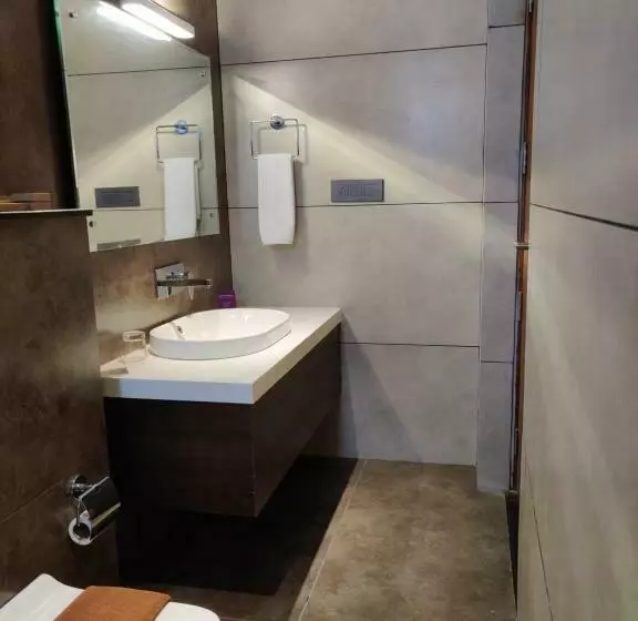 Florida Airport Hotel Kochi