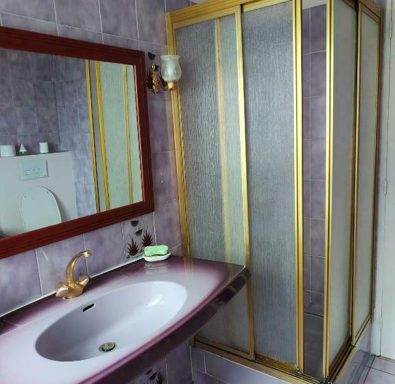 پانسیون Chambre Rouge Dans Une Très Belle Demeure Du 16ème à Saumur Comprenant Cuisine équipée