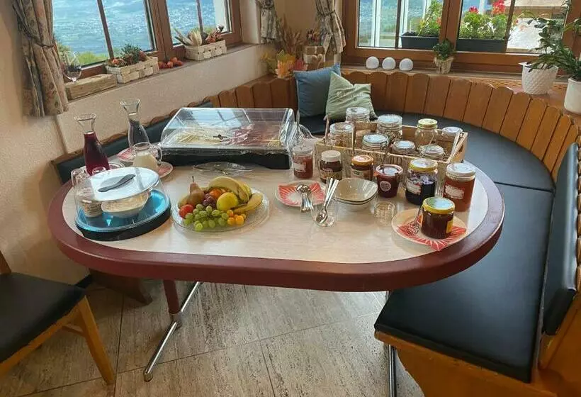 Aparthotel Almgasthaus Gemsli A Bisal österreich überm Schweizer Rheintal