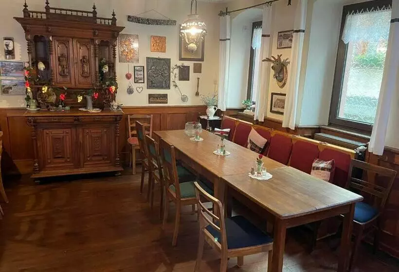 Aamiaismajoitus (B&B) Gästehaus Grüner Baum