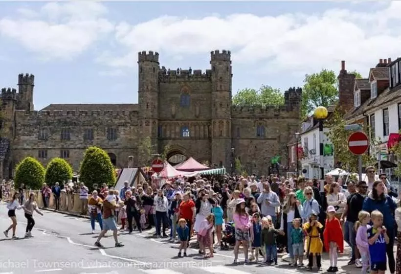 Inviting 5 Bed House In 1066 County   Battle