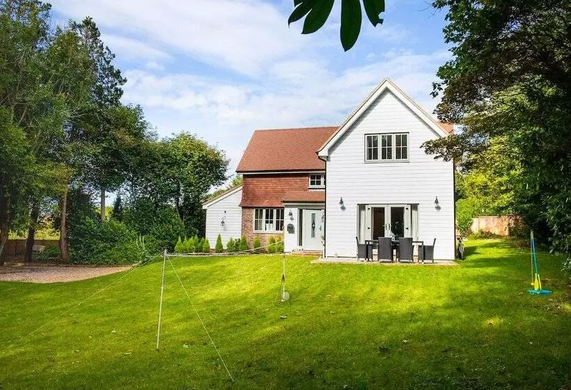 Inviting 5 Bed House In 1066 County   Battle