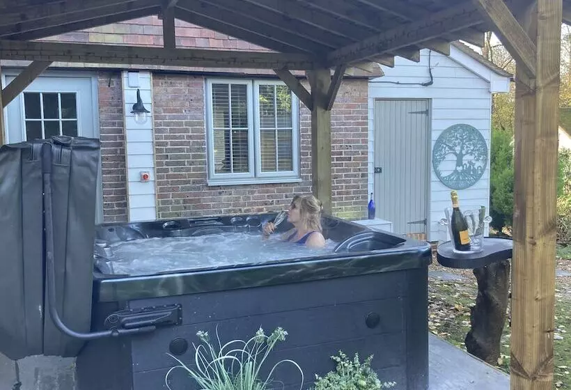 Inviting 5 Bed House In 1066 County   Battle