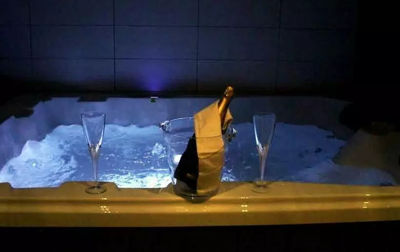 Majatalo Suite Spa Privatif 66 Nord De Perpignan