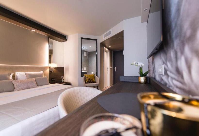 هتل Ambassador Boutique