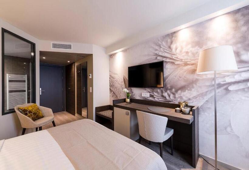 هتل Ambassador Boutique