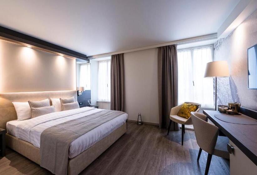 هتل Ambassador Boutique