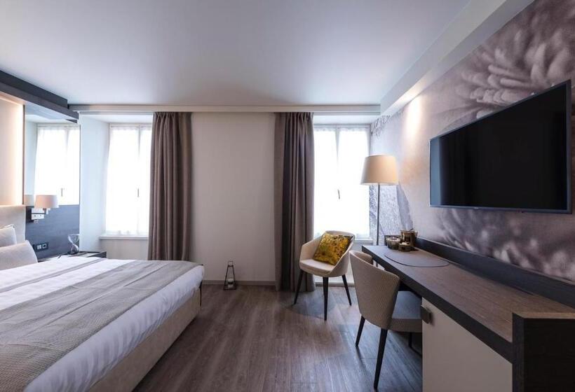 هتل Ambassador Boutique