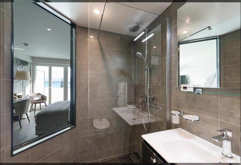 هتل Ambassador Boutique