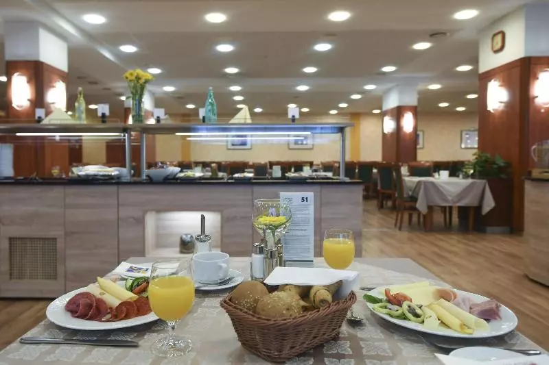 Hotel Hunguest Bük   Ex Répce és Répce Gold