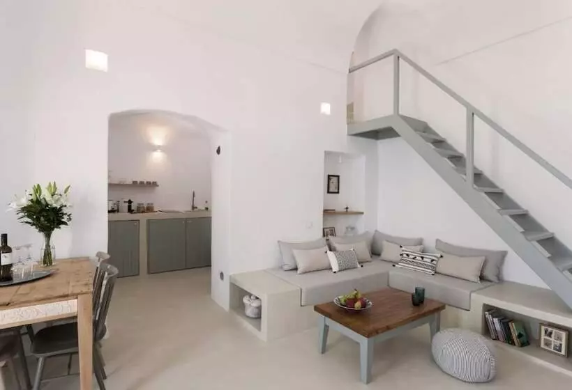 هتل Spitia Santorini Villa Collection