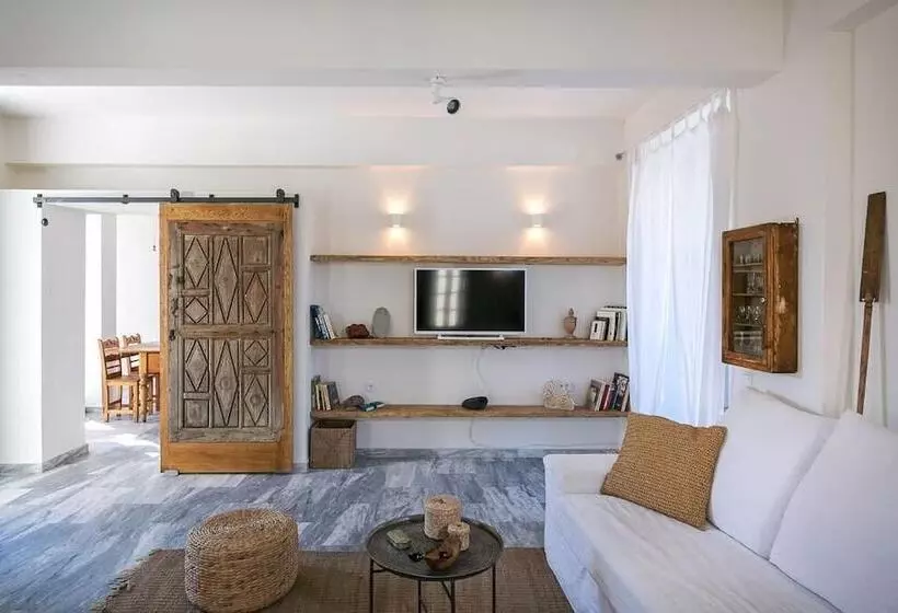 هتل Spitia Santorini Villa Collection