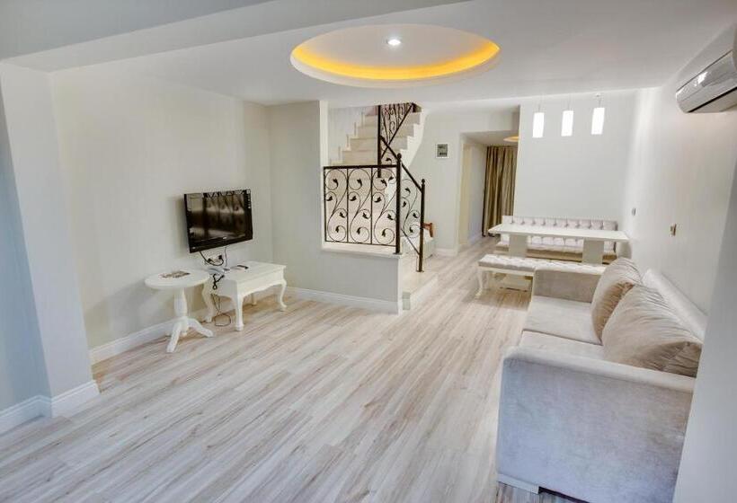 The Pinehill Hotel & Suites