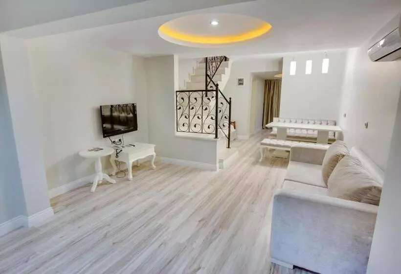 The Pinehill Hotel & Suites