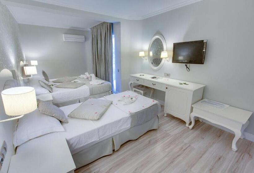 The Pinehill Hotel & Suites