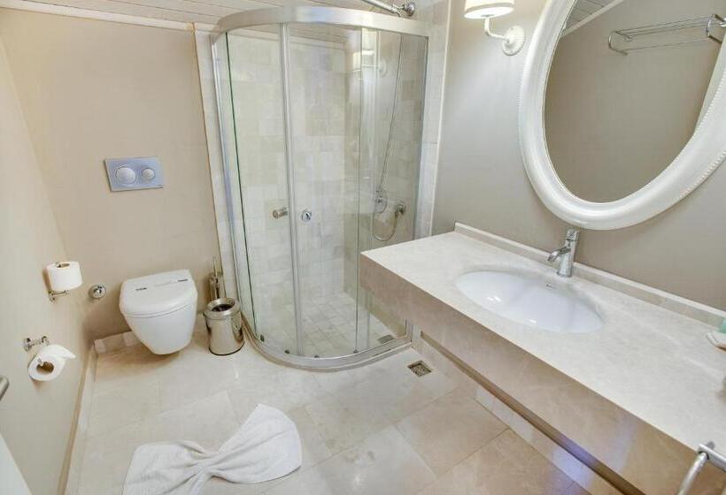 The Pinehill Hotel & Suites