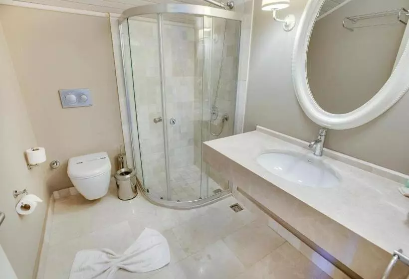 The Pinehill Hotel & Suites