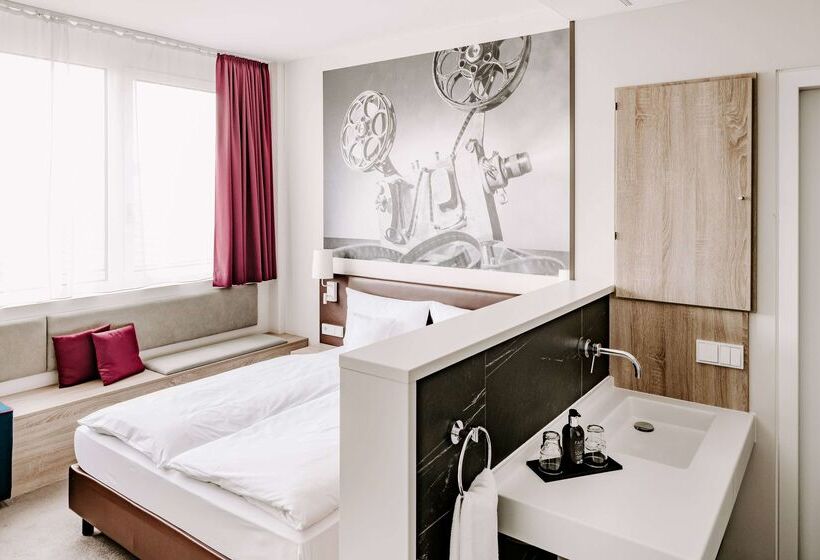 בית מלון כפרי Vienna House Easy By Wyndham  München