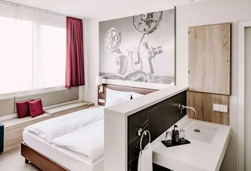 בית מלון כפרי Vienna House Easy By Wyndham München