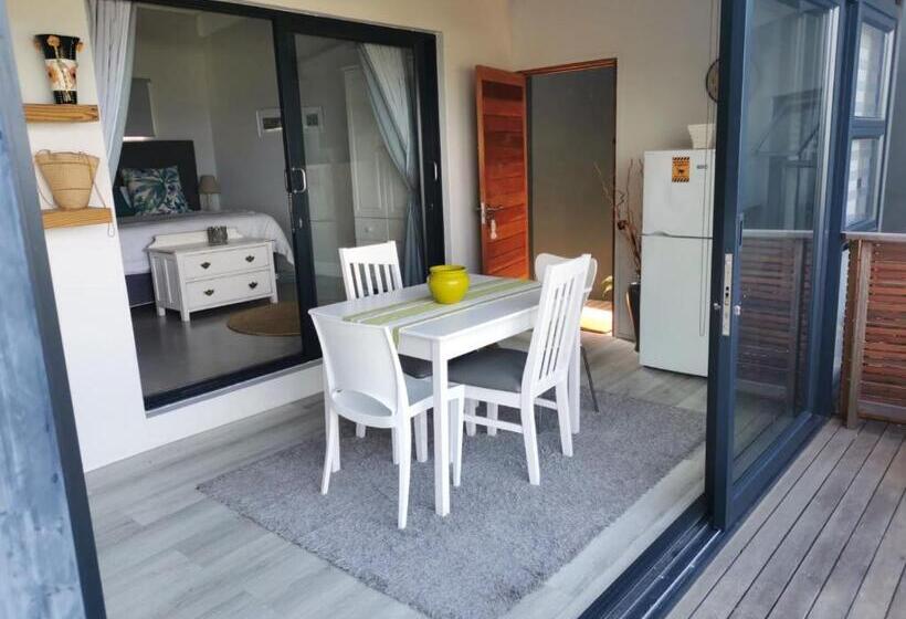 פנסיון The Beach Bungalow