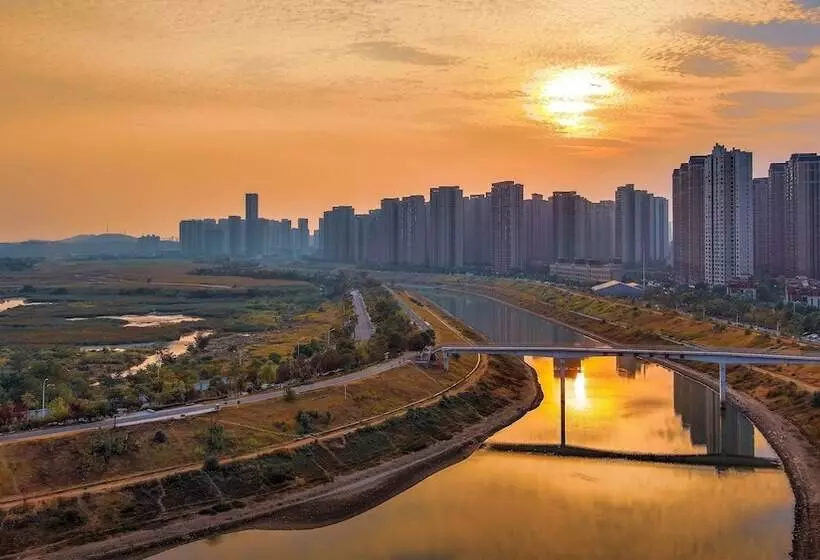 Hotelli Holiday Inn Express Changsha University Tech City By Ihg