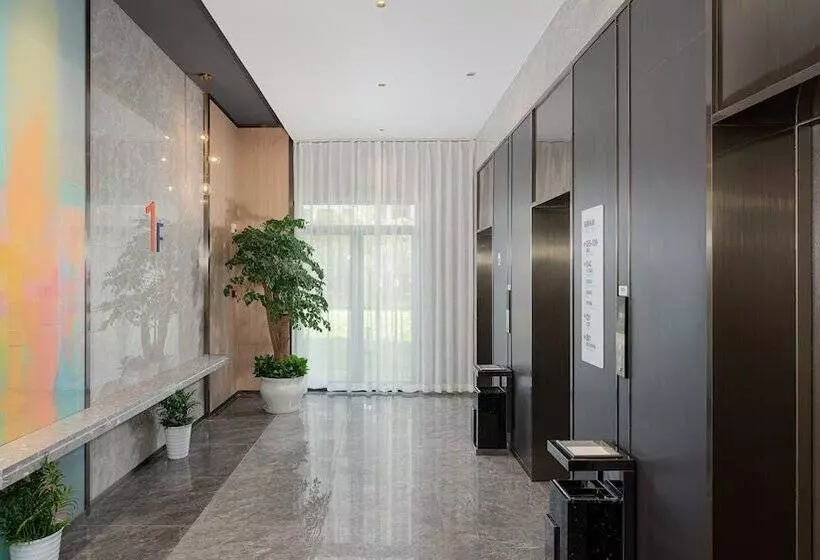 Hotelli Holiday Inn Express Changsha University Tech City By Ihg