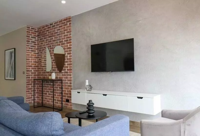 Bright 2br Duplex In Miraflores