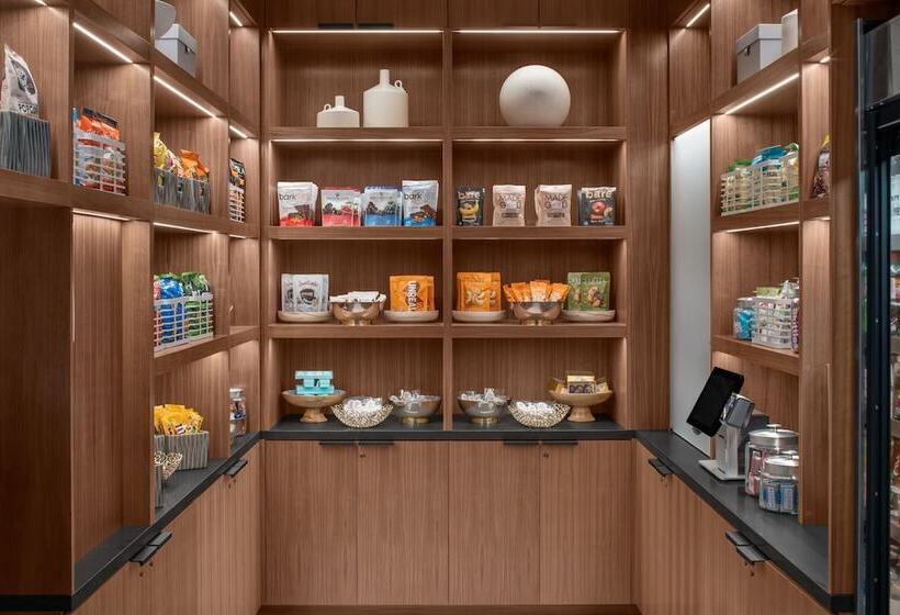 Ac Hotel By Marriott Vancouver Waterfront