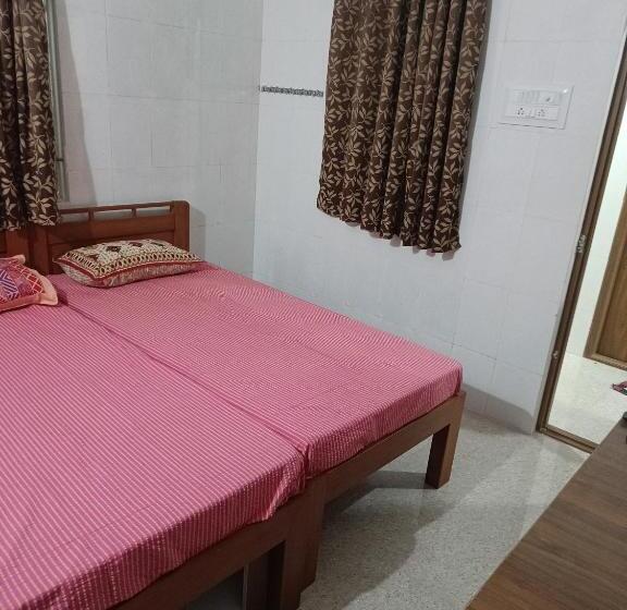 בית מלון כפרי Sri Lakshmi Residency