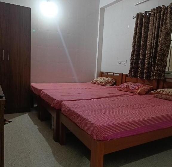 בית מלון כפרי Sri Lakshmi Residency