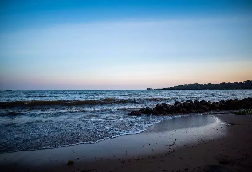 Lakefront Hotel Entebbe