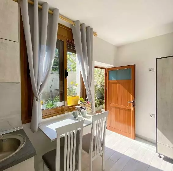 پانسیون Sunny Guest House