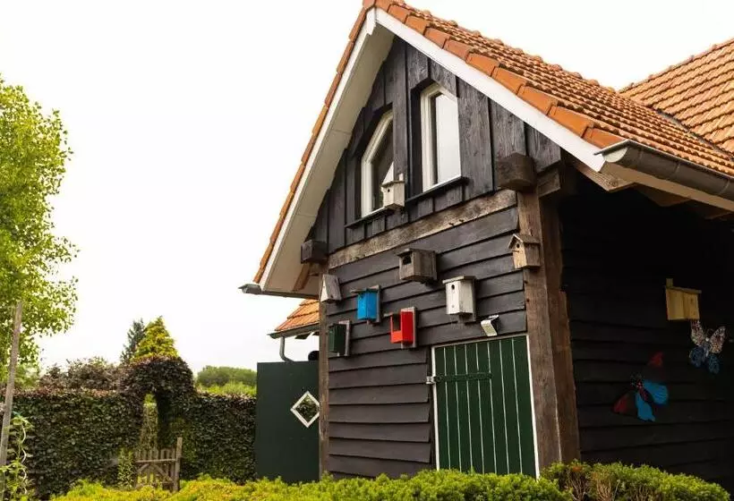 Aamiaismajoitus (B&B) Veldschuur Nijverdal