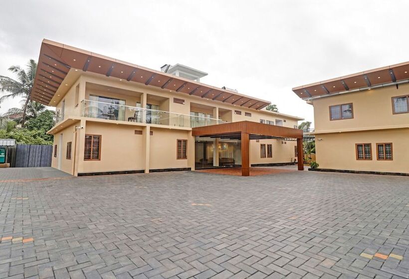 בית מלון כפרי Treebo Grand Vistara Airport Suites