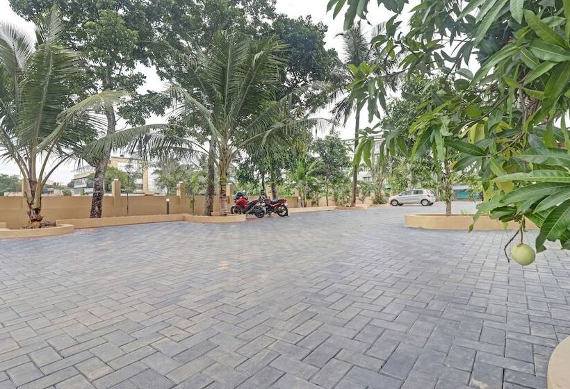 בית מלון כפרי Treebo Grand Vistara Airport Suites