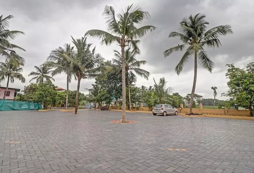 ホテル Treebo Grand Vistara Airport Suites