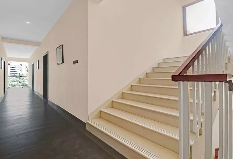 ホテル Treebo Grand Vistara Airport Suites