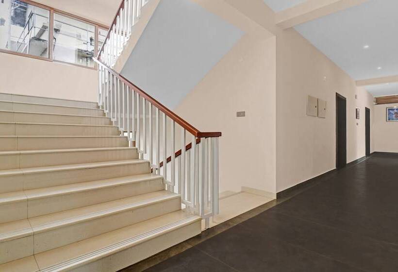 בית מלון כפרי Treebo Grand Vistara Airport Suites