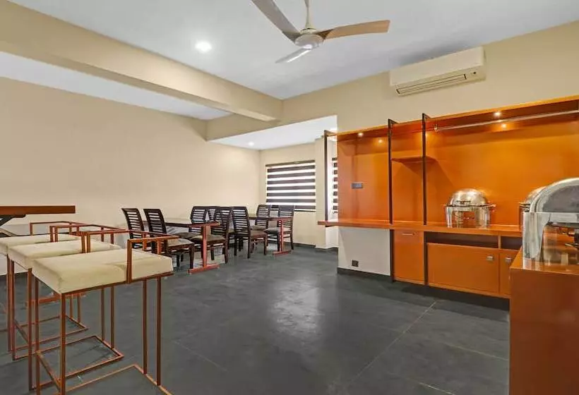 ホテル Treebo Grand Vistara Airport Suites