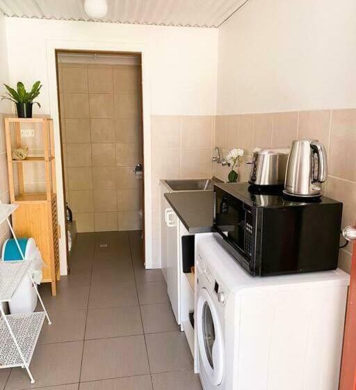 Peacehaven Shack On The Irwin Inlet