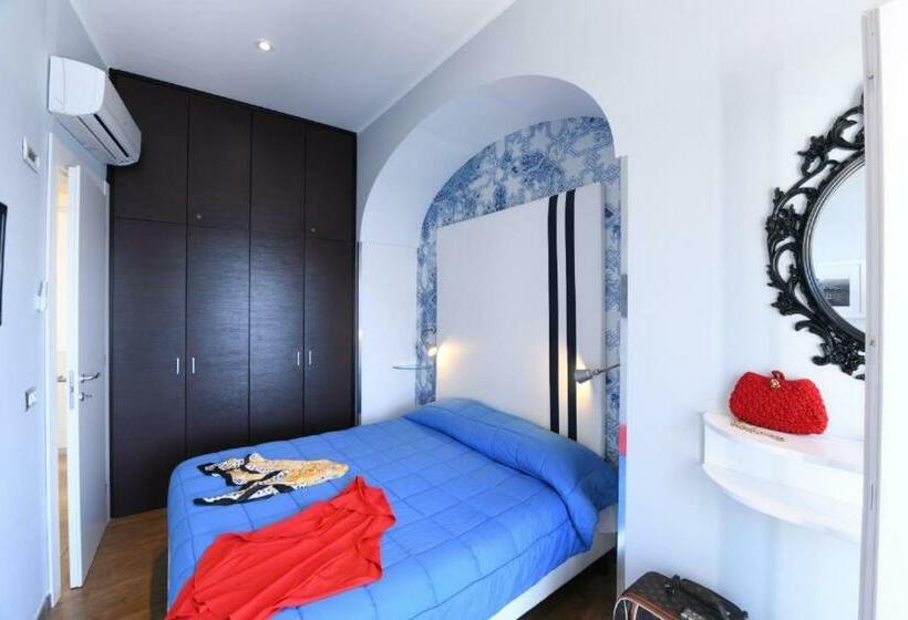 Пансион La Stanza Sul Porto Di Amalfi Camera Piccina Piccina Con Bagno Privato E Terrazzino Vista Mare