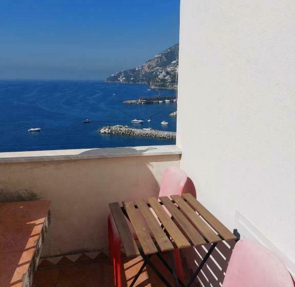 Пансион La Stanza Sul Porto Di Amalfi Camera Piccina Piccina Con Bagno Privato E Terrazzino Vista Mare