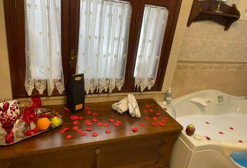 تختخواب و صبحانه Regina Suite