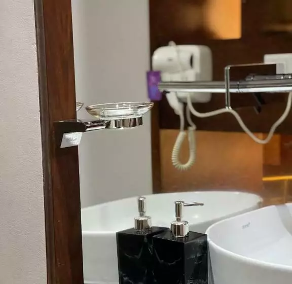 هتل Empyrean Dhaka City Centre