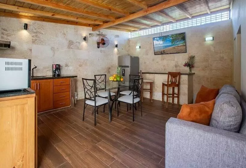 پانسیون Room In Guest Room   Central 1bd And Bth With Common Picuzzi