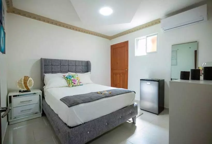 پانسیون Room In Guest Room   Central 1bd And Bth With Common Picuzzi